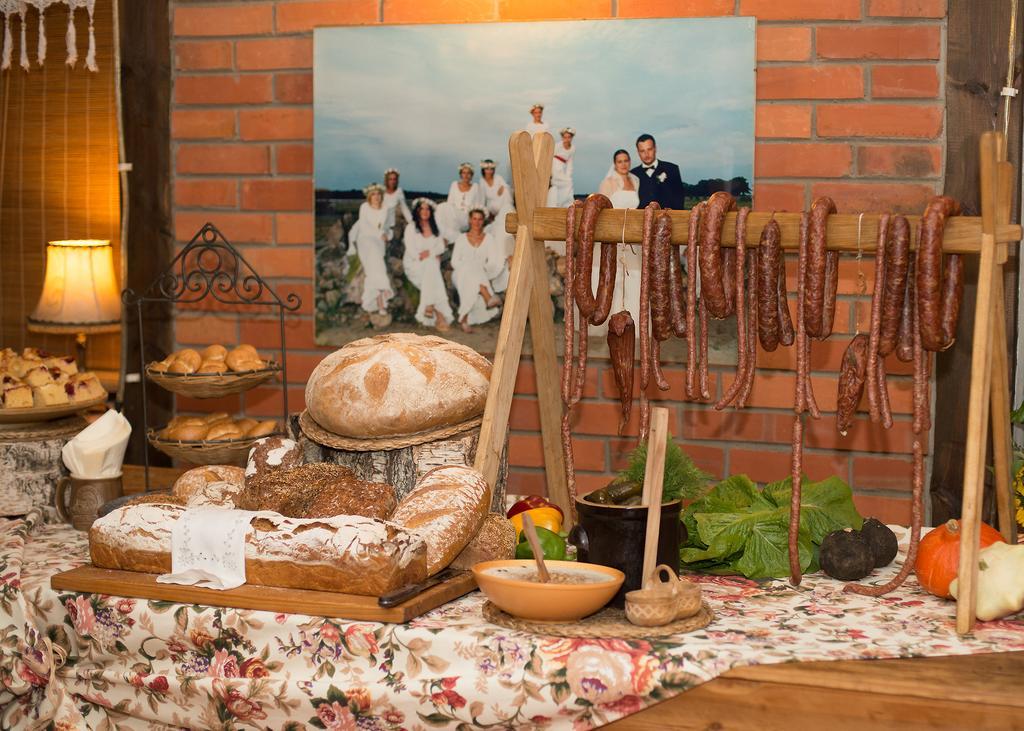 Hotel Stara Stajnia Pleszew Esterno foto