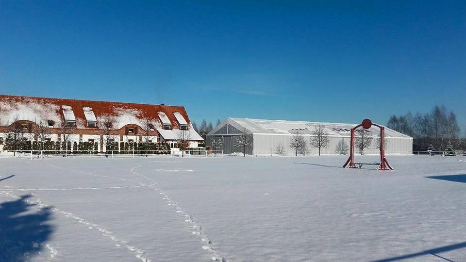 Hotel Stara Stajnia Pleszew Esterno foto
