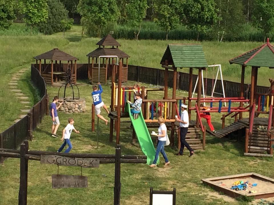 Hotel Stara Stajnia Pleszew Esterno foto